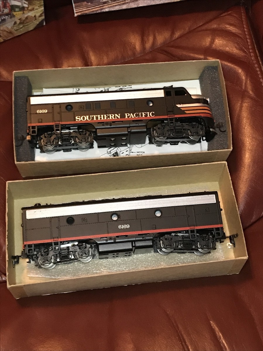 HO Athearn Super Power Southern Pacific Black Widow Diesel