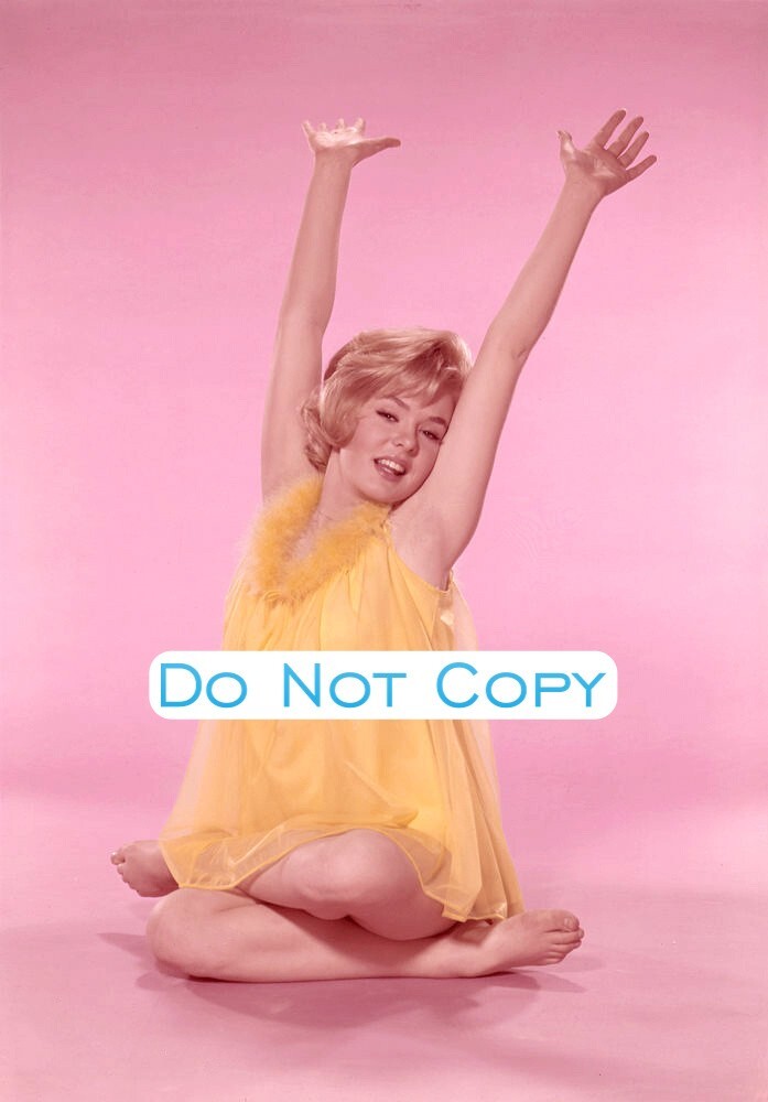 Sexy JOEY HEATHERTON Nightgown ARMS UP! ** Pro Pigment Print (8.5"x11
