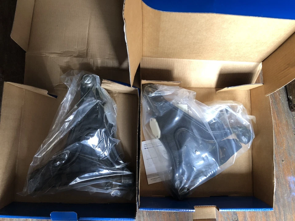 Front Lower Control Arms w/ Ball Joints for Volvo 850 V70 S70 8628495 8628496 - Image 2 of 4