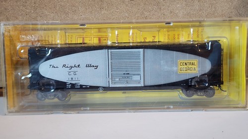 Central of Georgia 50' PS-1 Boxcar 9' Youngstown Door 1811 Kadee 6204 HO RTR | Zustand: New
