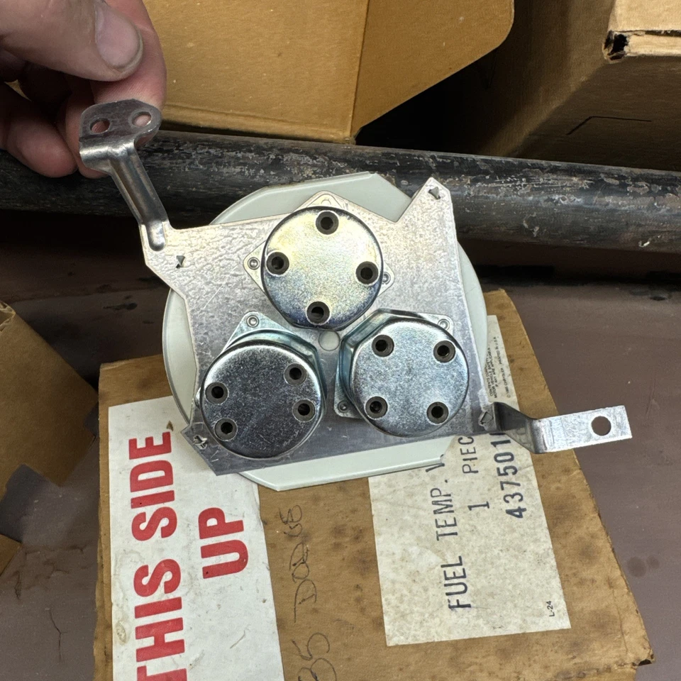 4375010 Medidor de voltaje de temperatura de combustible Dodge Aries Chrysler 600 NOS Mopar Foto 3 de 3