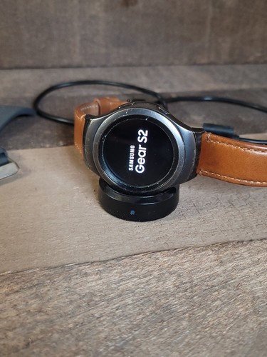 Samsung Galaxy Gear S2 42mm Stainless Steel Case Dark Gray Leather Classic - 第 1/4 張圖片