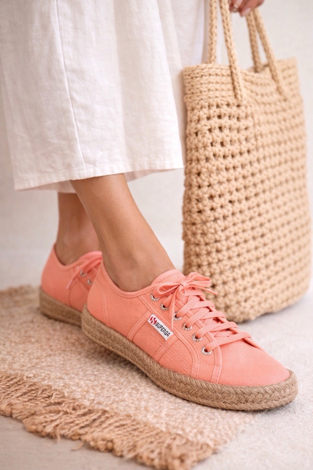 Women&rsquo;s 39.5 Coral Canvas Platform Lace Up Casual
