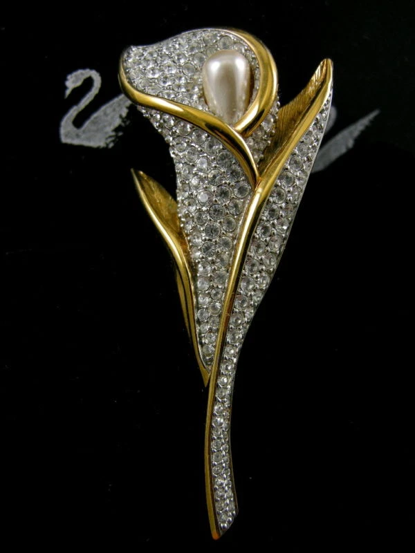 Calla lily brooch sale