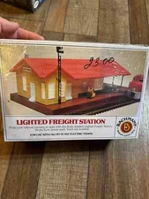New Bachmann  No. 3014 HO Lighted Freight Station Building Kit NIB