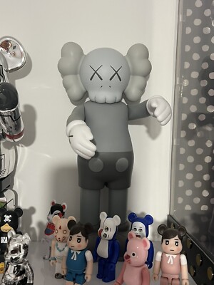 Kaws Medicom Toy Open Edition 2016 Grey Companion Skulptur Figur