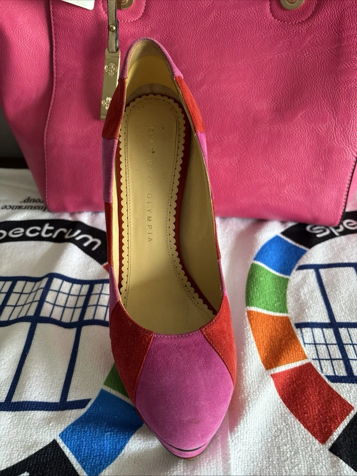 Bombas Charlotte Olympia de camurça listradas rosa dedos redondos tamanho 7,5 - Imagem 2 de 4