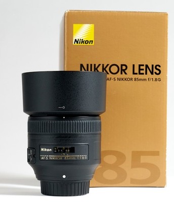 Nikon AF-S 85mm f/1.8G Lens for Nikon F-Mount Caps Hood Original Box and Papers
