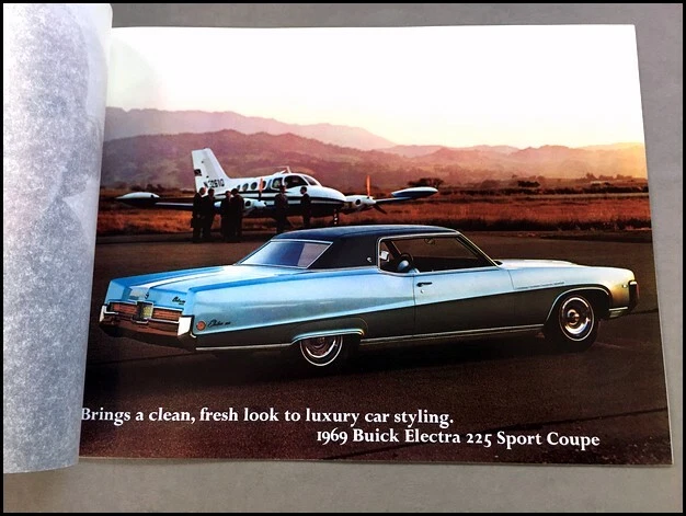 1969 Buick Vintage Sales Brochure Catalog - Electra Wildcat LeSabre GS350 GS400 - Imagem 2 de 4