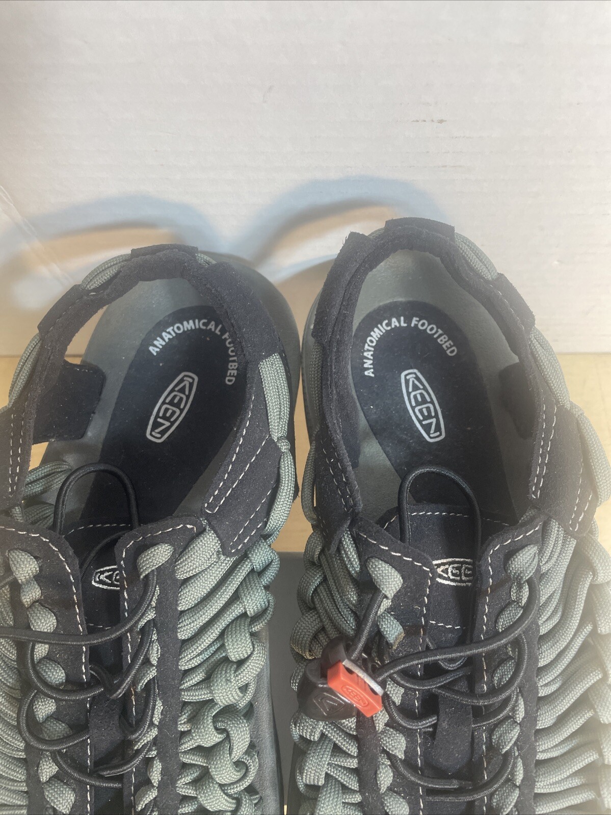 KEEN Uneek Sneaker Water Kayak Sandalo Uomo 8 Tessuto Bungee Cord Grigio BELLO!