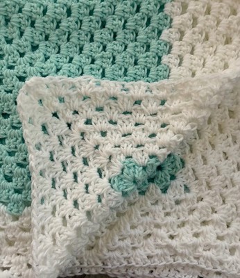 BEAUTIFUL NEW HANDMADE CROCHET BABY BLANKET/AFGHAN  WHITE & PASTEL GREEN