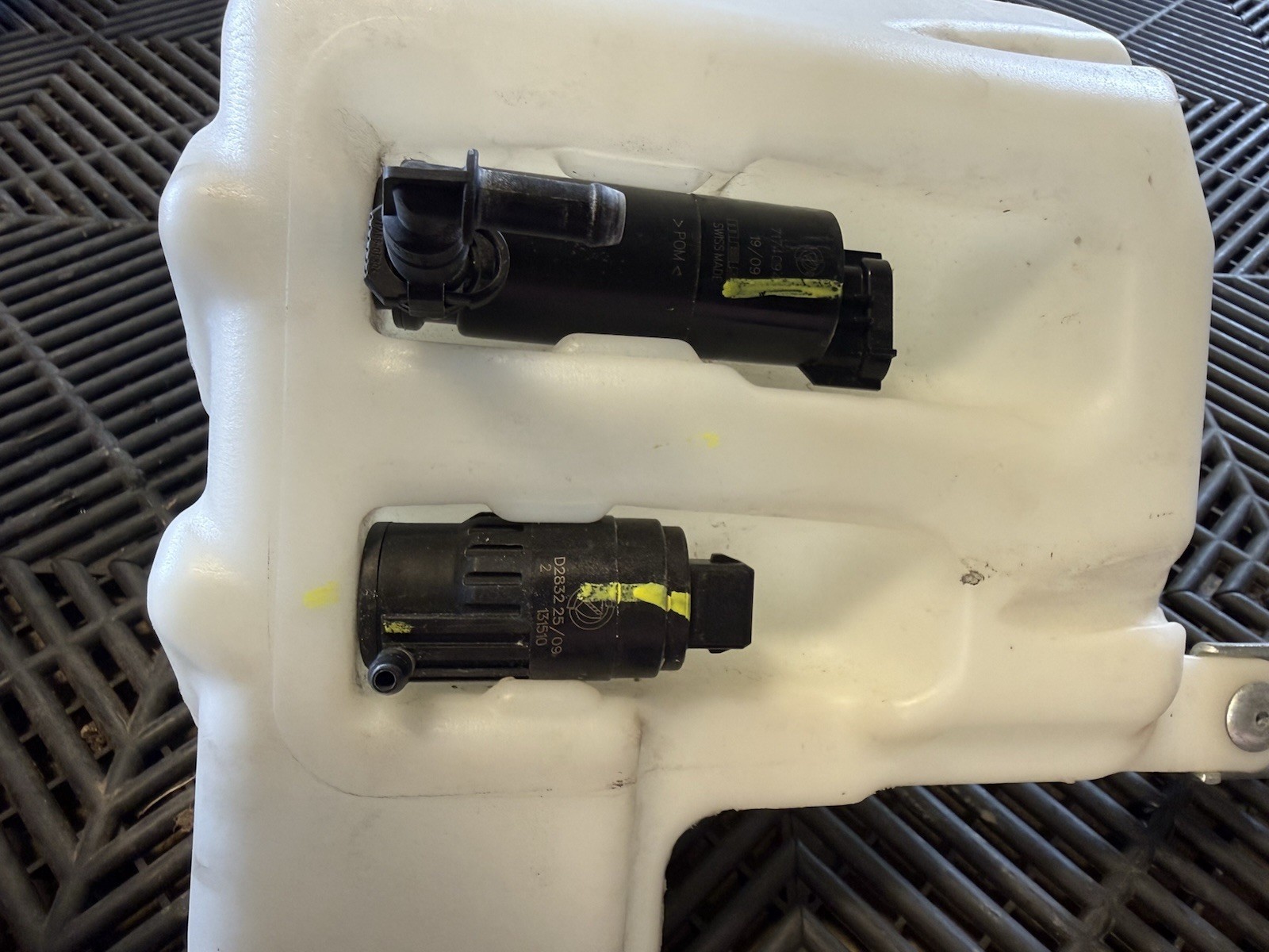 Ferrari California F149 2010 Windscreen Washer Fluid Tank J181