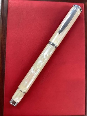 Fountain pen mof white pearl shell raden body
