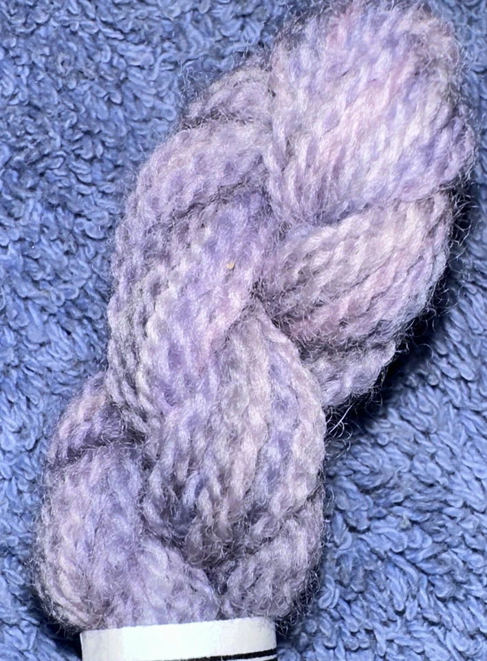 Hilos Res Naturae 100 % lana merino crewel tapiz hilo violeta teñido a mano Foto 3 de 4