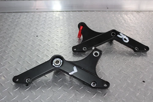 BRACKET, MOUNT LH (BLACK)