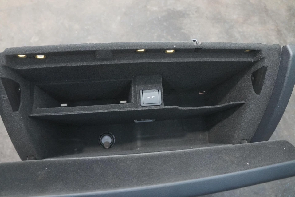 Guantera compartimento tablero bolsa de seguridad negra 4G1880302A 6 PS OEM Audi S7 2013-15 Foto 2 de 4