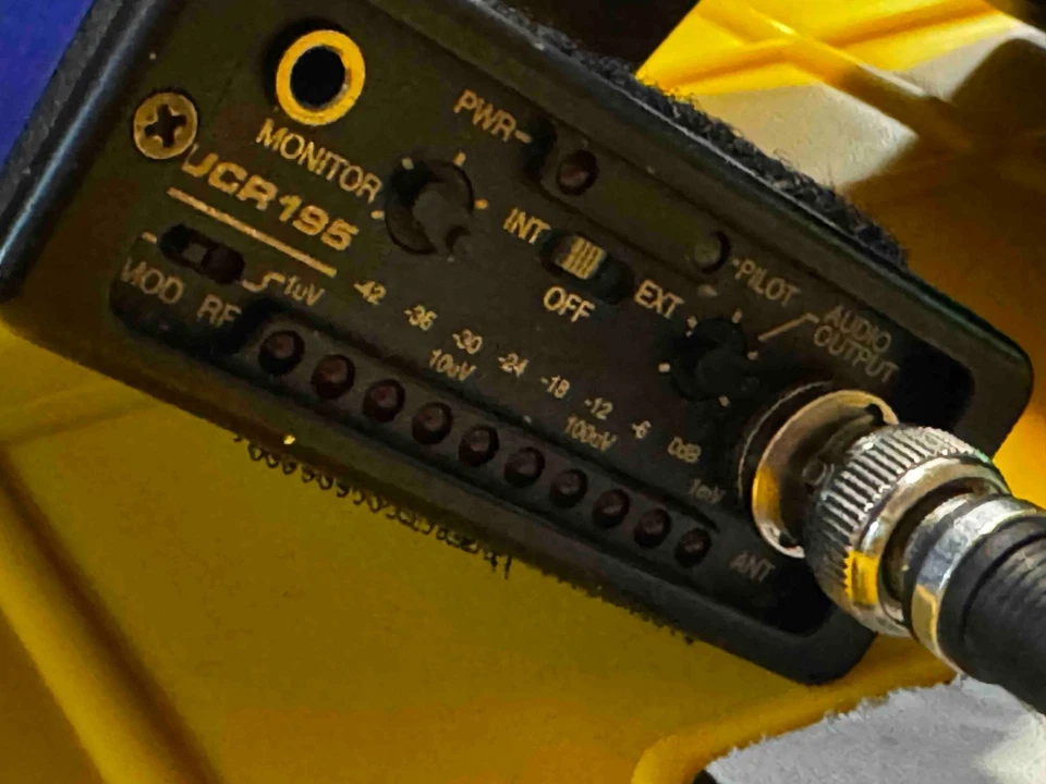 Lectrosonics UCR195 Receiver + UM195B Transmitter Wireless - Image 3 of 3