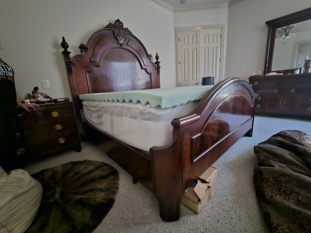 HENREDON KING CARLYLE BED with gorgeous burled mahogany