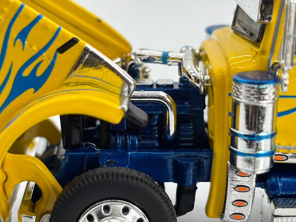 1/64 DCP YELLOW/BLUE PETERBILT 389 W/ 63" FLAT TOP SLEEPER - Image 3 of 4