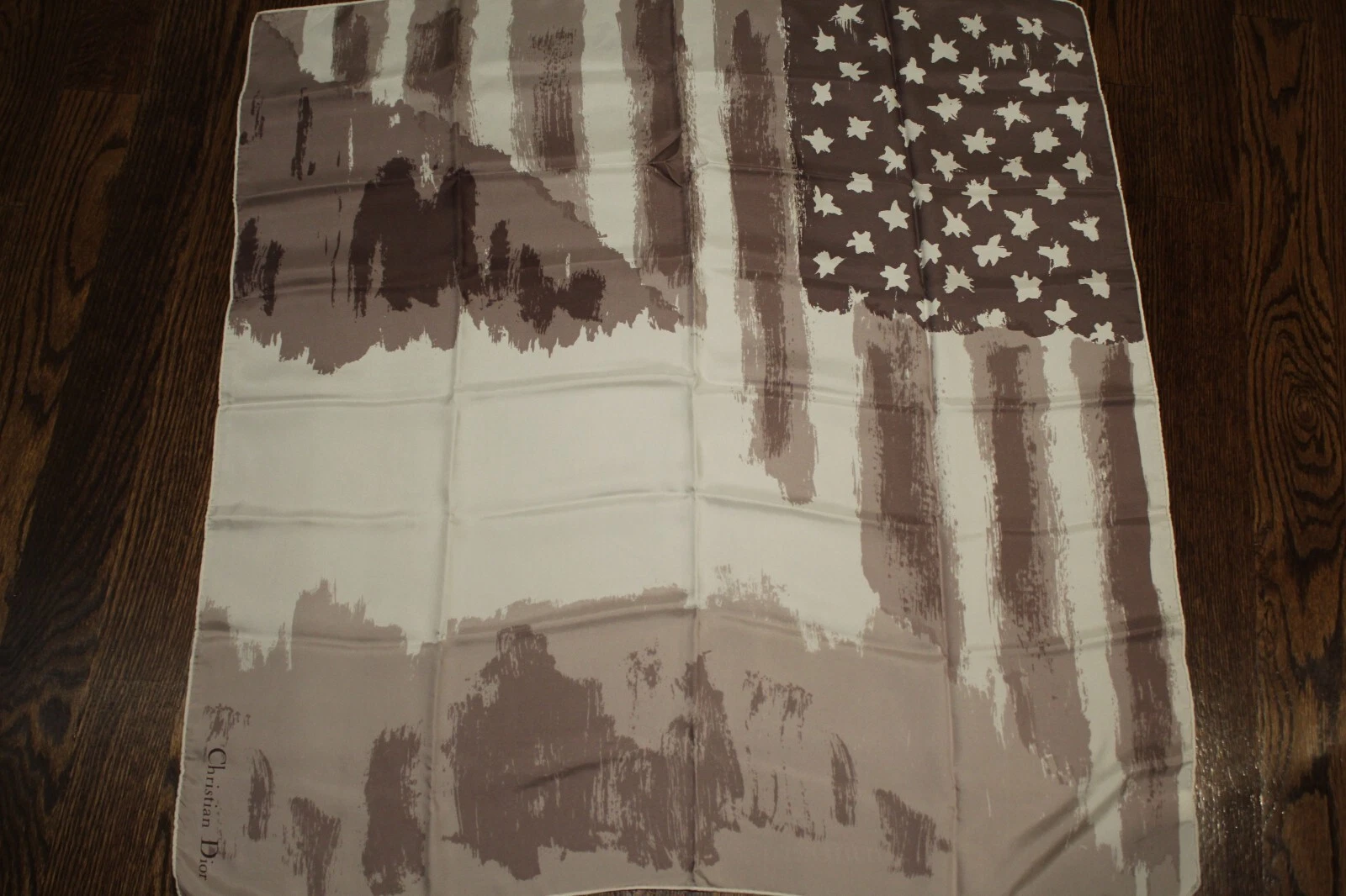 Foulard en soie Christian Dior édition limitée