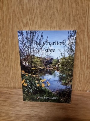 The Charlton Estate,  Paperback Fred Davis (J6)