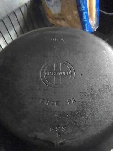 Griswold 9" Cast Iron Skillet Frying Pan #6 Small Block Logo