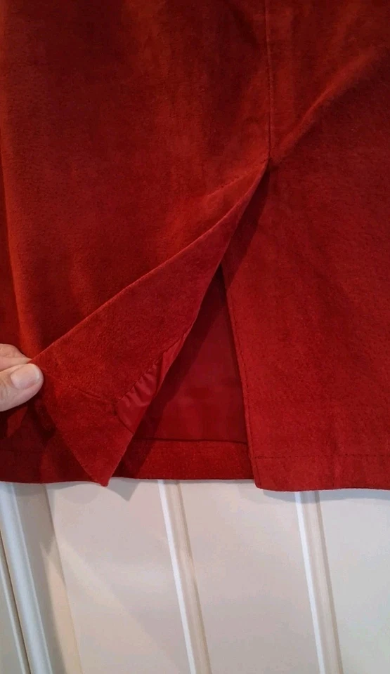 Falda Global Identity Vintage 100% Cuero Gamuza Roja, Talla 9/10 Foto 3 de 4