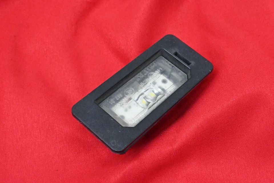 Lámpara de luz de matrícula trasera izquierda y derecha BMW G30 serie 5 OEM ✅ Foto 3 de 4