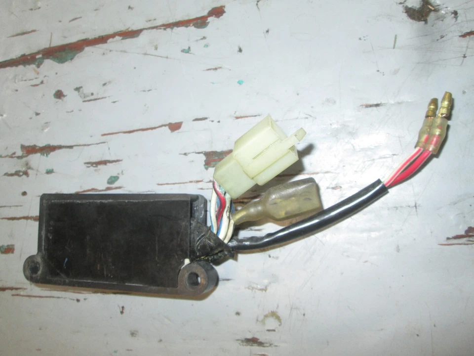 Conjunto de caja de fusibles OEM KAWASAKI 1983 - 1987 GPZ305 (EX305B) 26004-1026 Foto 4 de 4