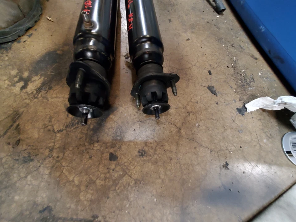 1999 2000 2001 2002 2003 2004 CADILLAC SEVILLE LEFT RIGHT REAR STRUTS SHOCKS - Image 2 of 4