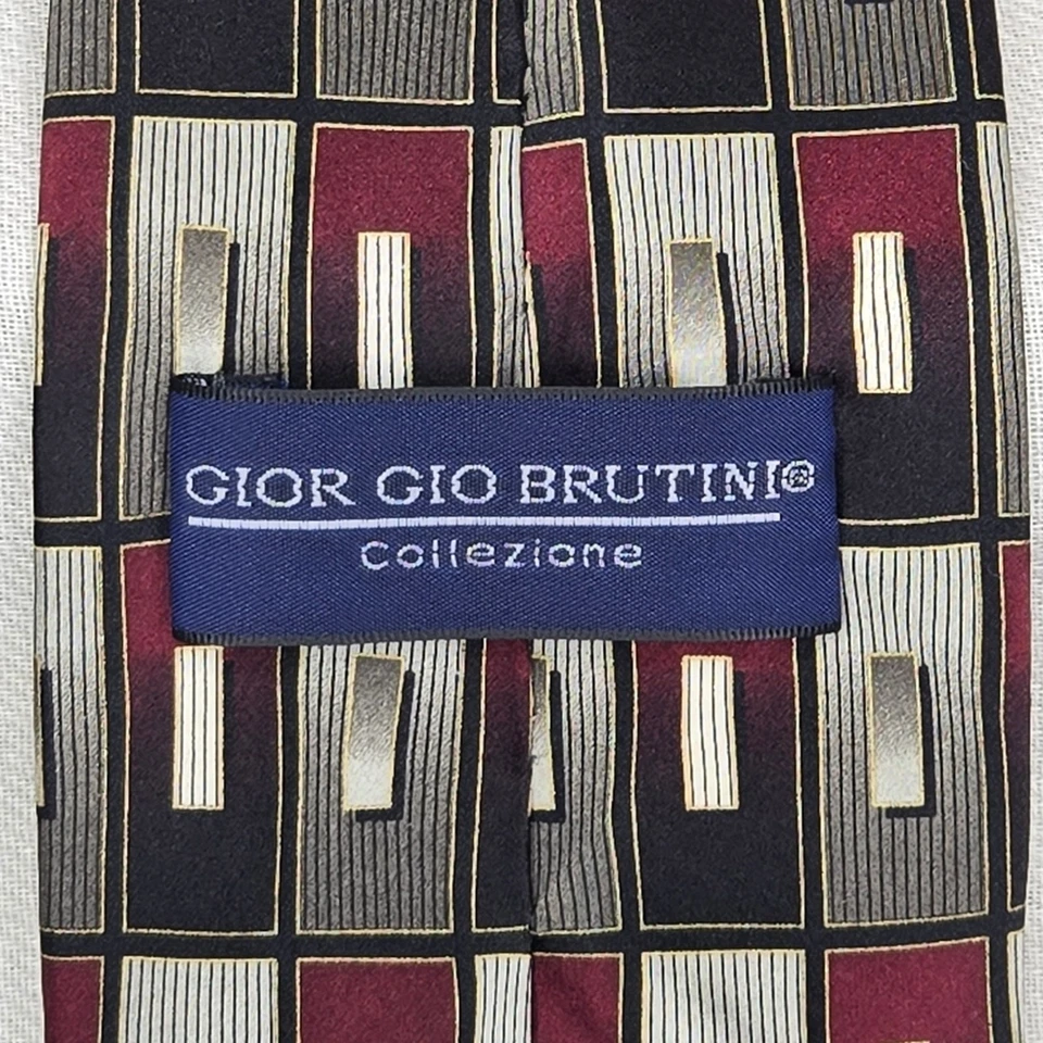 Corbata de seda para hombre GIORGIO BRUTINI Collezione patrón geométrico negro, gris y rojo Foto 3 de 4