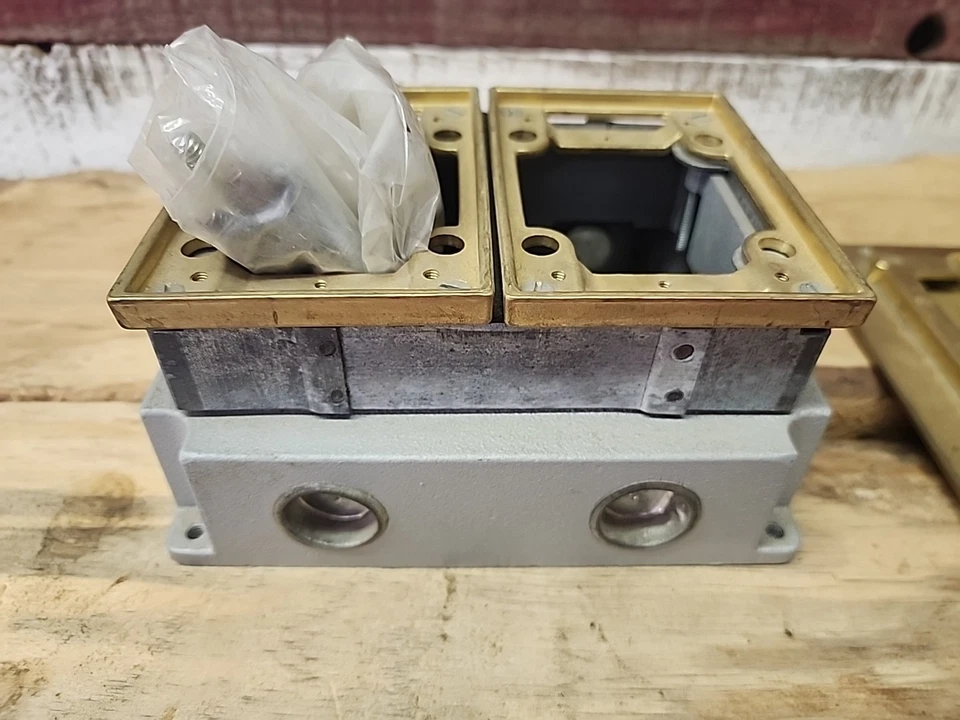 🔥 Carlon E9762BR 2-Gang Floor Box Set w/ Brass Cover + Brass Rings + Cast Iron - Image 4 of 4
