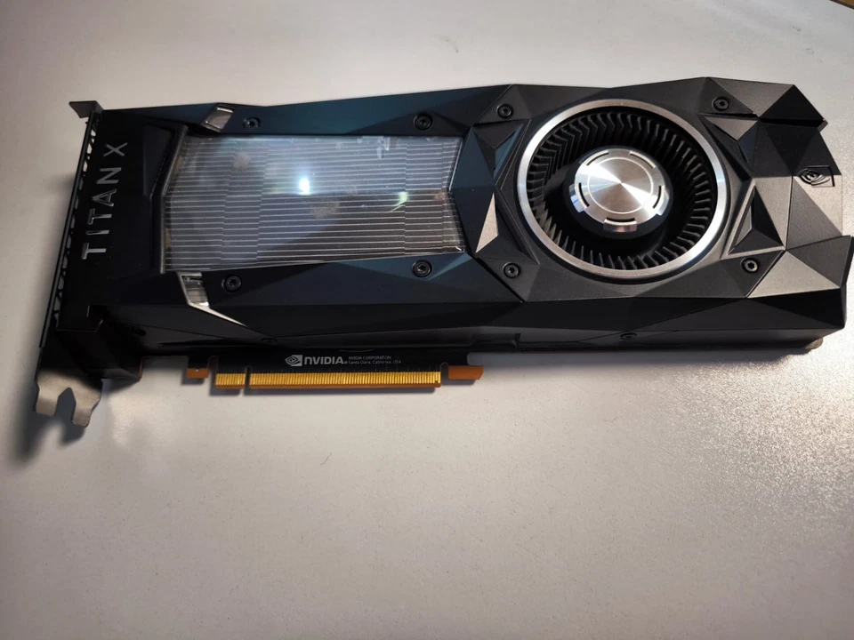 NVIDIA GTX Titan X 12GB GDDR5X Graphics Card 900-1G611-2500-000 - Image 3 of 4