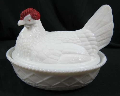 VTG 1940s Westmoreland White Milk Glass Hen on Nest Covered Dish-"W"-Split Tail