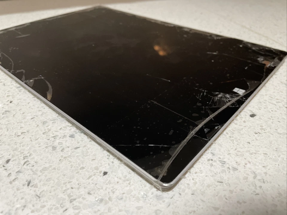 Microsoft Surface Pro 3 Intel 128GB SSD, Smashed - Image 3 of 4