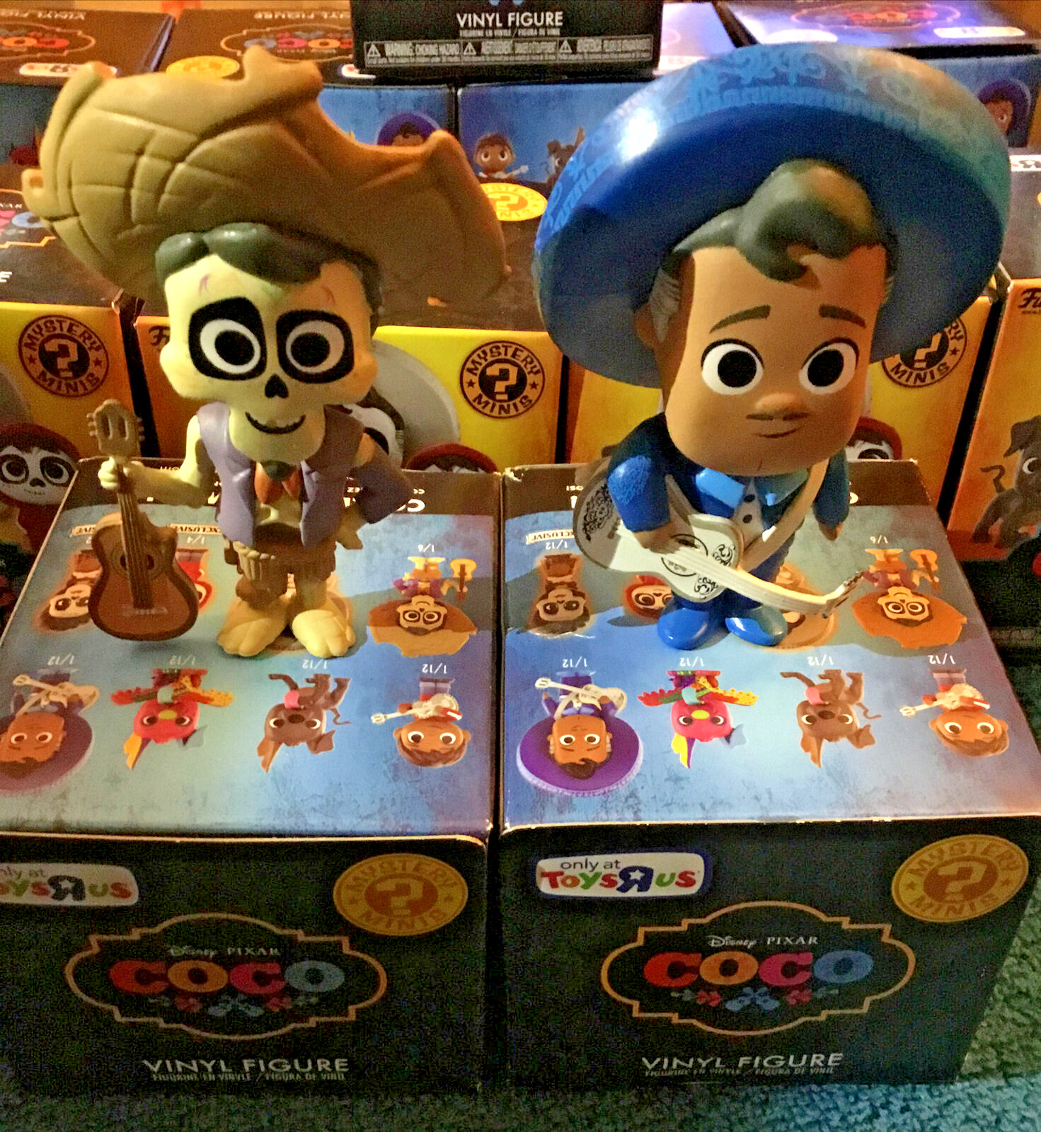 R&rsquo;us Exclusive Mystery Minis: Ernesto Living & Hector