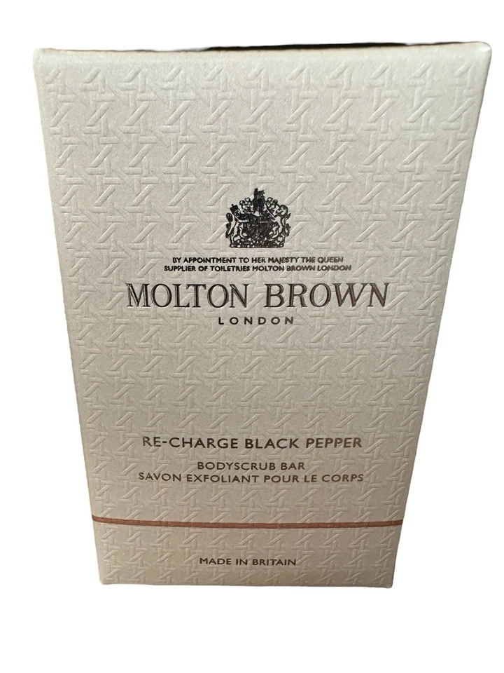 Molton Brown Re-Charge Black Pepper Shower Gel 300ml And Body Scrub Set - Image 4 of 4