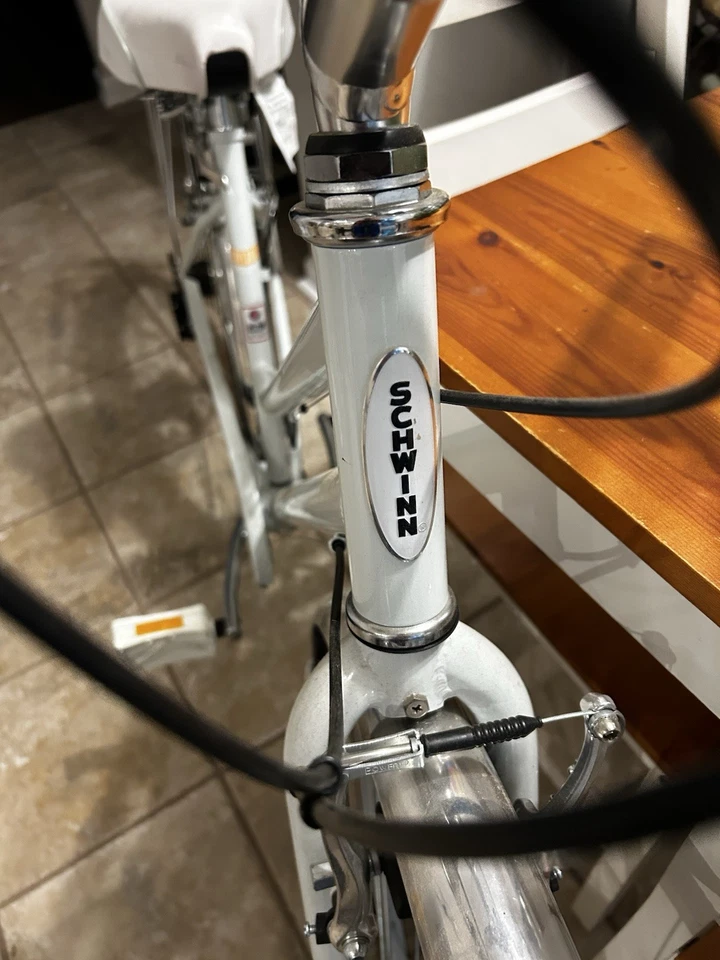 Schwinn Wayfarer  7-Speed Hybrid City Bike With Rear Rack - Image 2 of 4