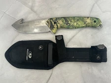 Mossy Oak Fixed Blade Hunting Knife with Gut Hook & Sheath – Green Camo Handle