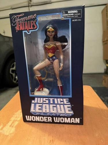 Diamond Select - Femme Fatales: Wonder Woman  - Justice League Unlimited