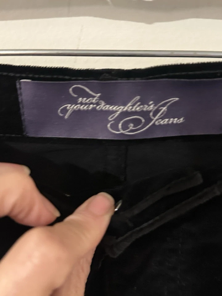 Calça NYDJ preta de veludo perna reta tamanho pequeno 10 - Imagem 2 de 4