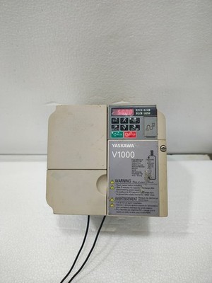 1 STÜCK GEBRAUCHTER YASKAWA WECHSELRICHTER CIMR-VT4A0011BAA 5,5/3,7KW