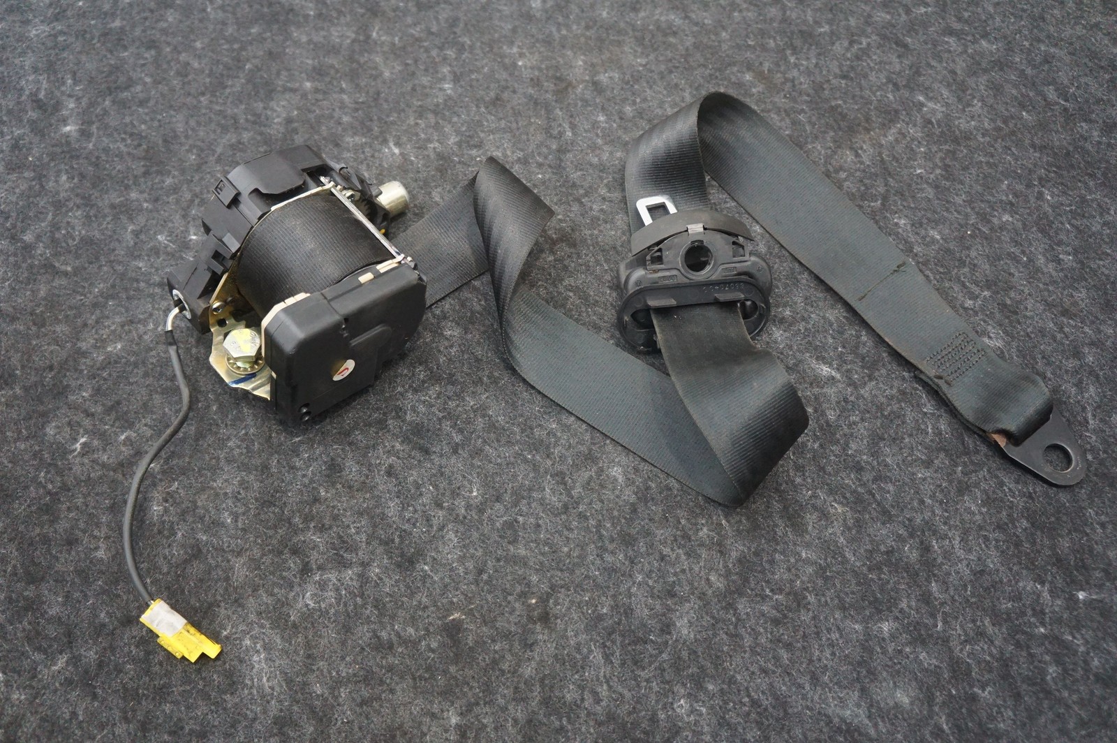 Front Left Driver Seat Belt Retractor Black OEM 65802500 Ferrari 360 Modena 2001