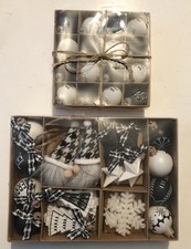 Christmas Tree Ornaments Gnome  Round Black  White S2D23