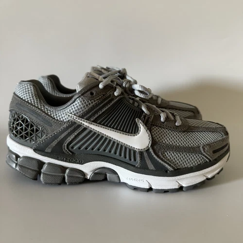 Nike Men’s Size 12.5 Zoom Vomero 5 Cool Grey/White Casual Shoes HF1553-003 NEW