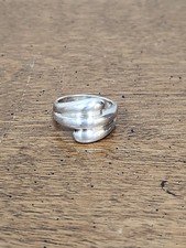 BEAUTIFUL STERLING SWIRL BAND LADIES RING - SIZE 8