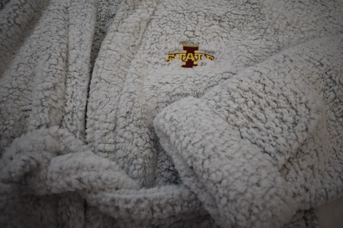 Northwest NCAA Iowa State Cyclones Sherpa Bath Robe Bathrobe New L/XL 26" x 47" - Picture 3 of 8