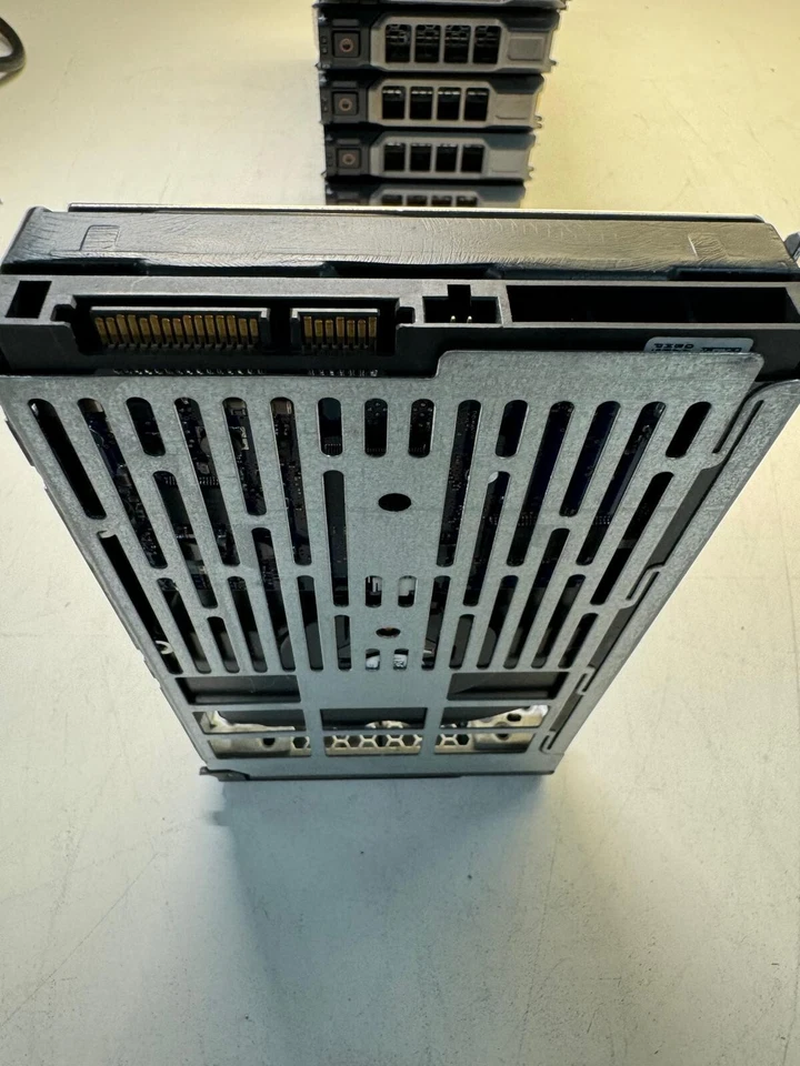 DELL HUA722020ALA330 0F11141 09CF6R 2TB 7.2K RPM 64MB CACHE 6Gb/s SATA 3.5" HDD - Image 4 of 4