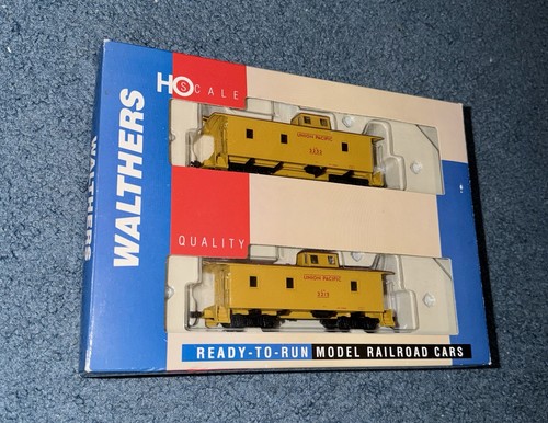Walthers HO Union Pacific Yellow CA-1 Wood Caboose Paquete de 2 / #932-27541 | Condition: Used