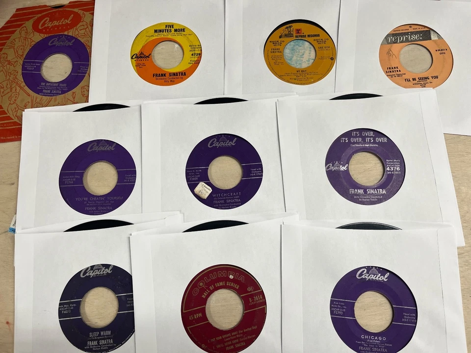 Lot of 27 Vintage 45 RPM records - Nat King Cole / Dean Martin & Frank Sinatra - Image 2 of 4